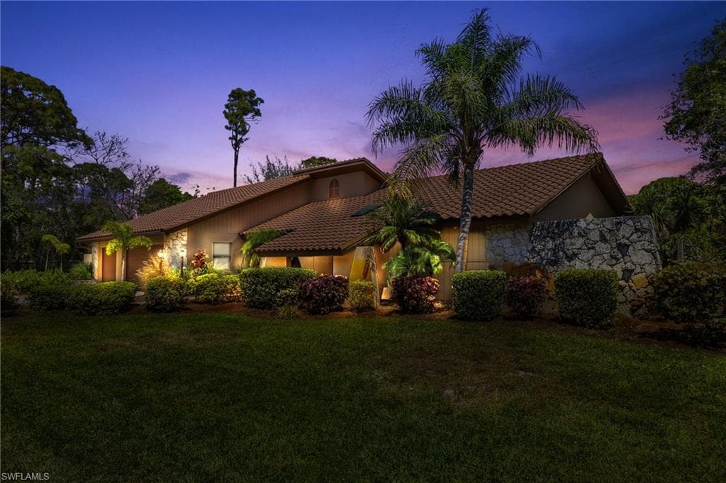 6846 Trail Blvd, Naples, FL 34108-38