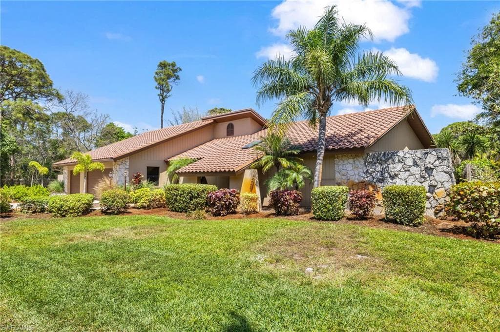 6846 Trail Blvd, Naples, FL 34108-3