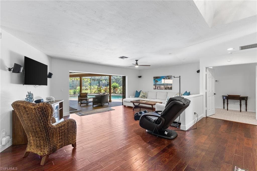 6846 Trail Blvd, Naples, FL 34108-4