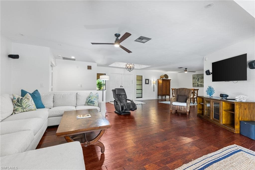 6846 Trail Blvd, Naples, FL 34108-5