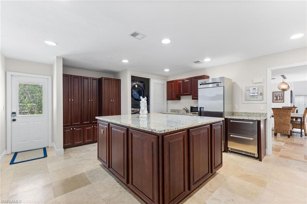 6846 Trail Blvd, Naples, FL 34108-6