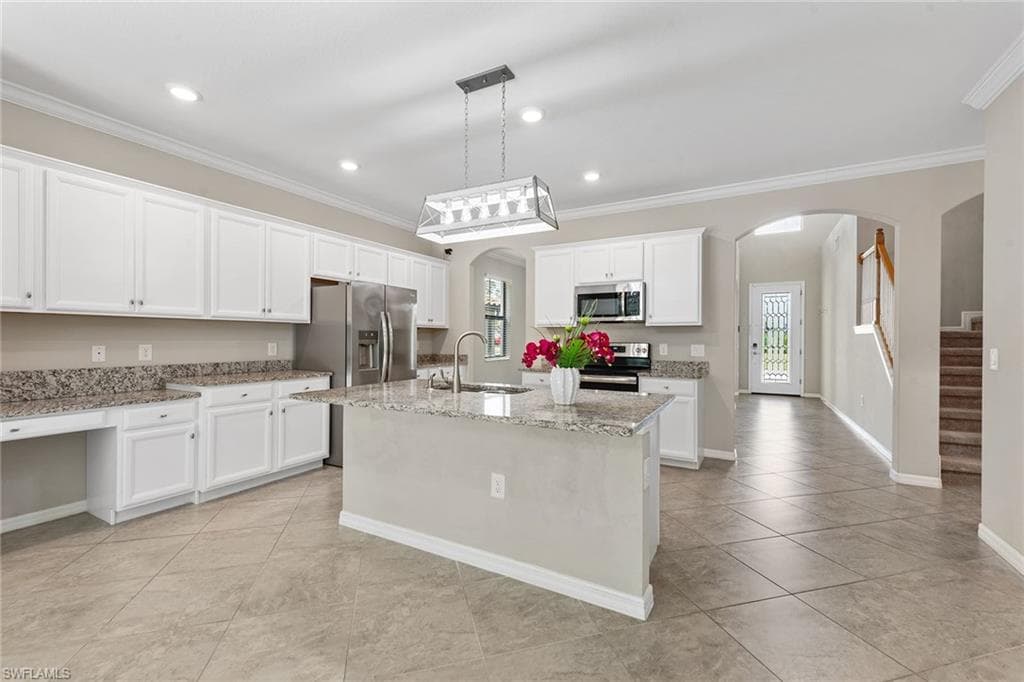 9403 Foxglove Ln, Naples, FL 34120-9