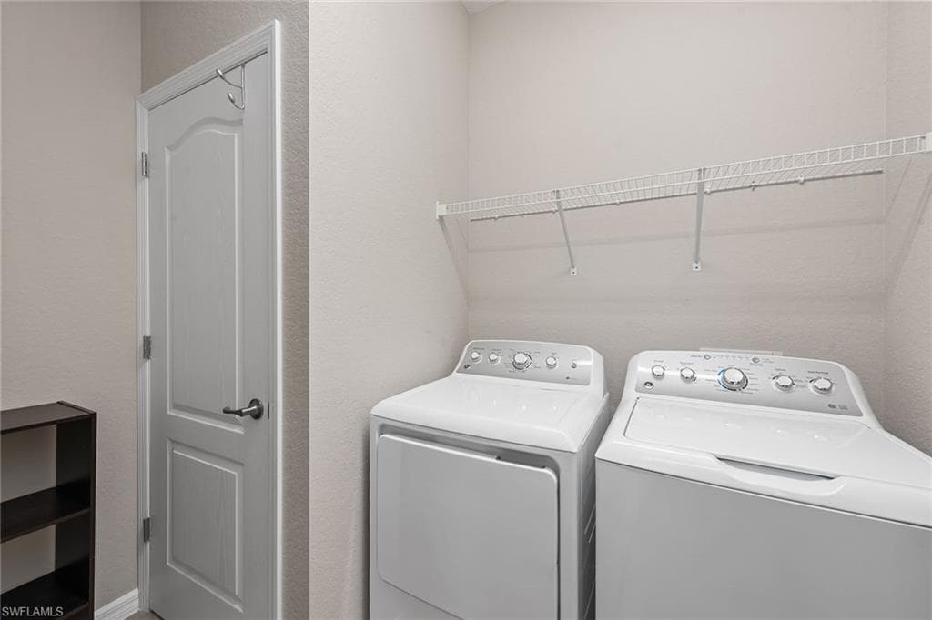 9403 Foxglove Ln, Naples, FL 34120-25