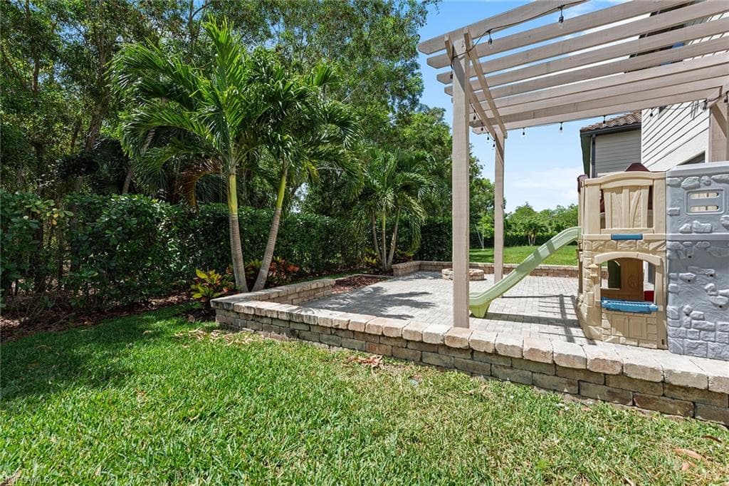 9403 Foxglove Ln, Naples, FL 34120-30