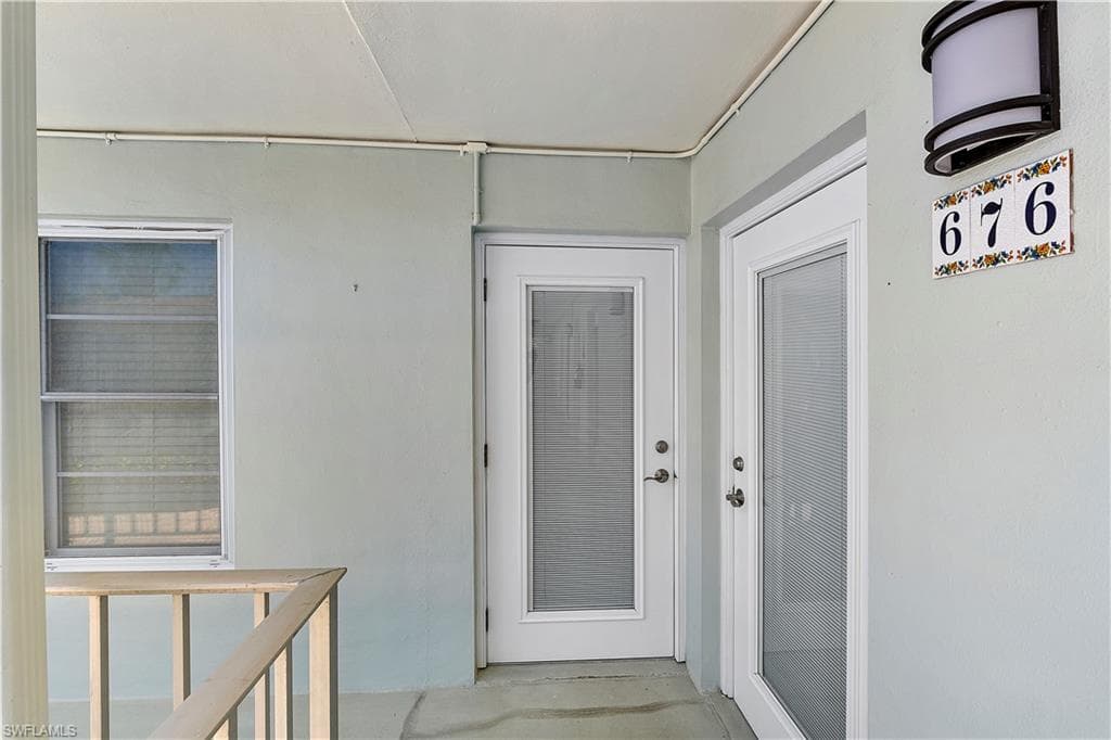 676 12th Ave S 676, Naples, FL 34102-10