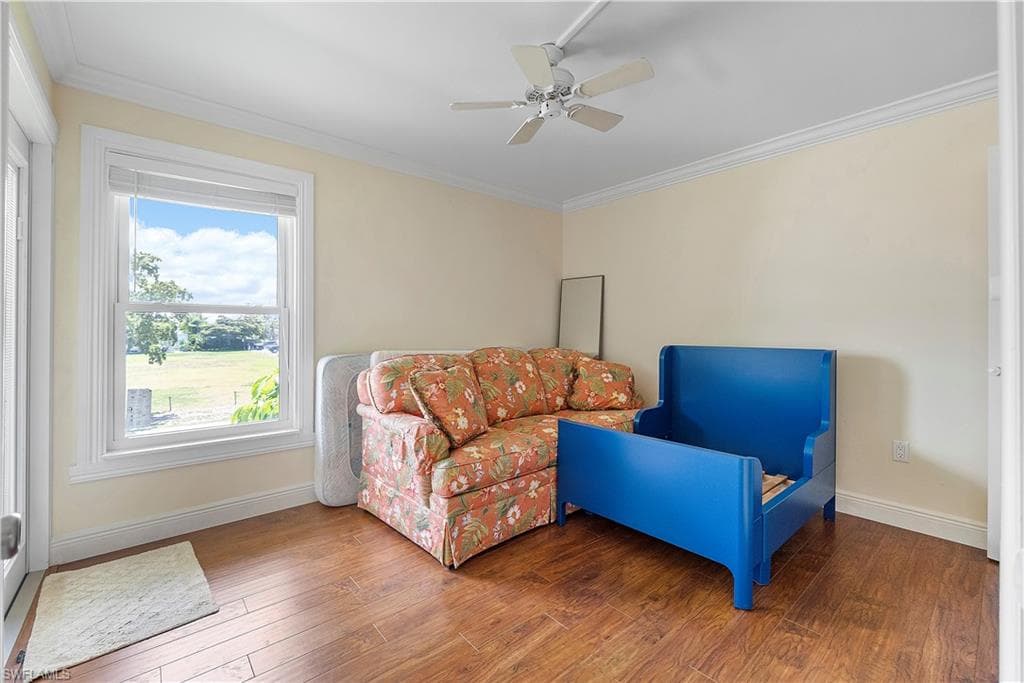 676 12th Ave S 676, Naples, FL 34102-11