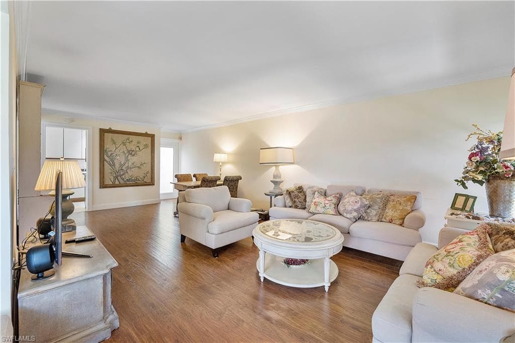 676 12th Ave S 676, Naples, FL 34102-12