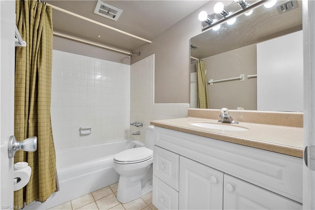 676 12th Ave S 676, Naples, FL 34102-4