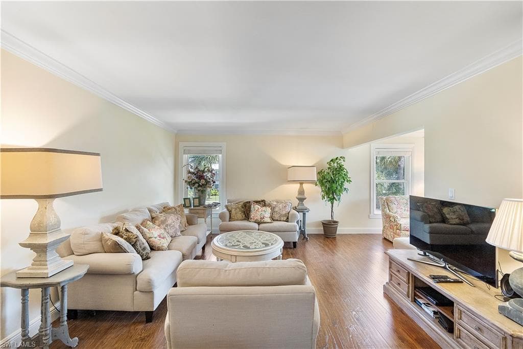676 12th Ave S 676, Naples, FL 34102-4