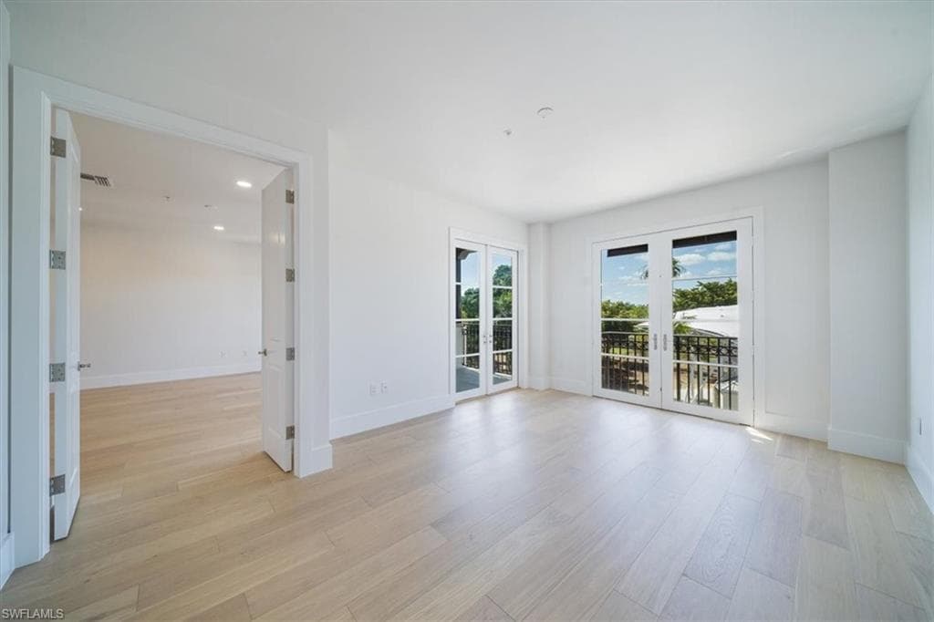 780 5th Ave S 305, Naples, FL 34102-9