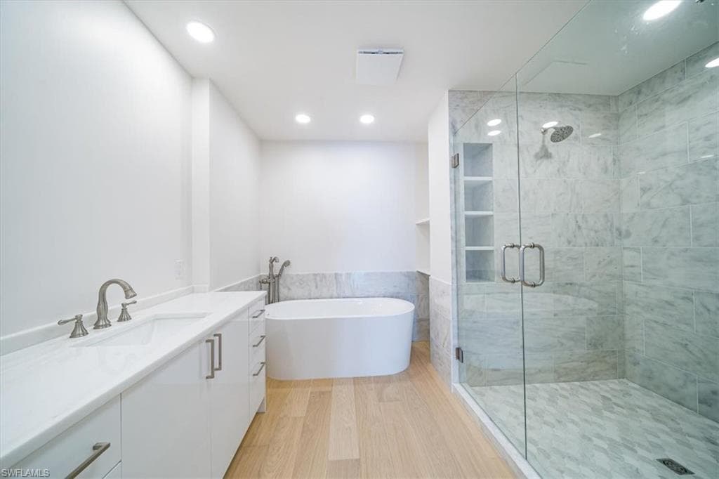 780 5th Ave S 305, Naples, FL 34102-12
