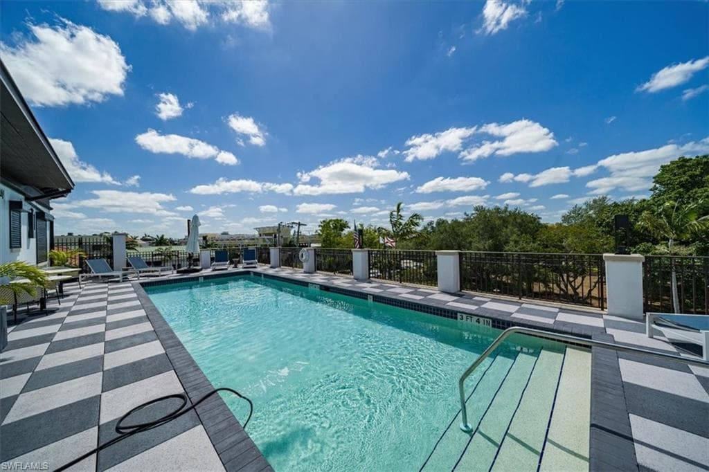 780 5th Ave S 305, Naples, FL 34102-19