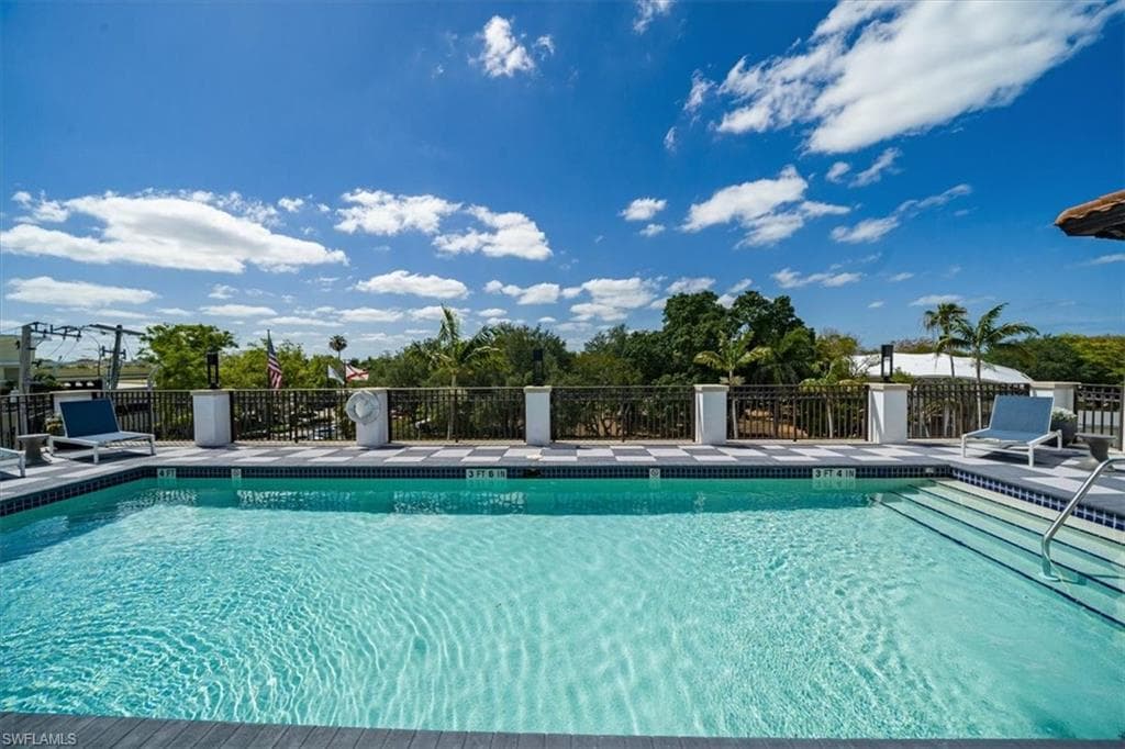 780 5th Ave S 305, Naples, FL 34102-21
