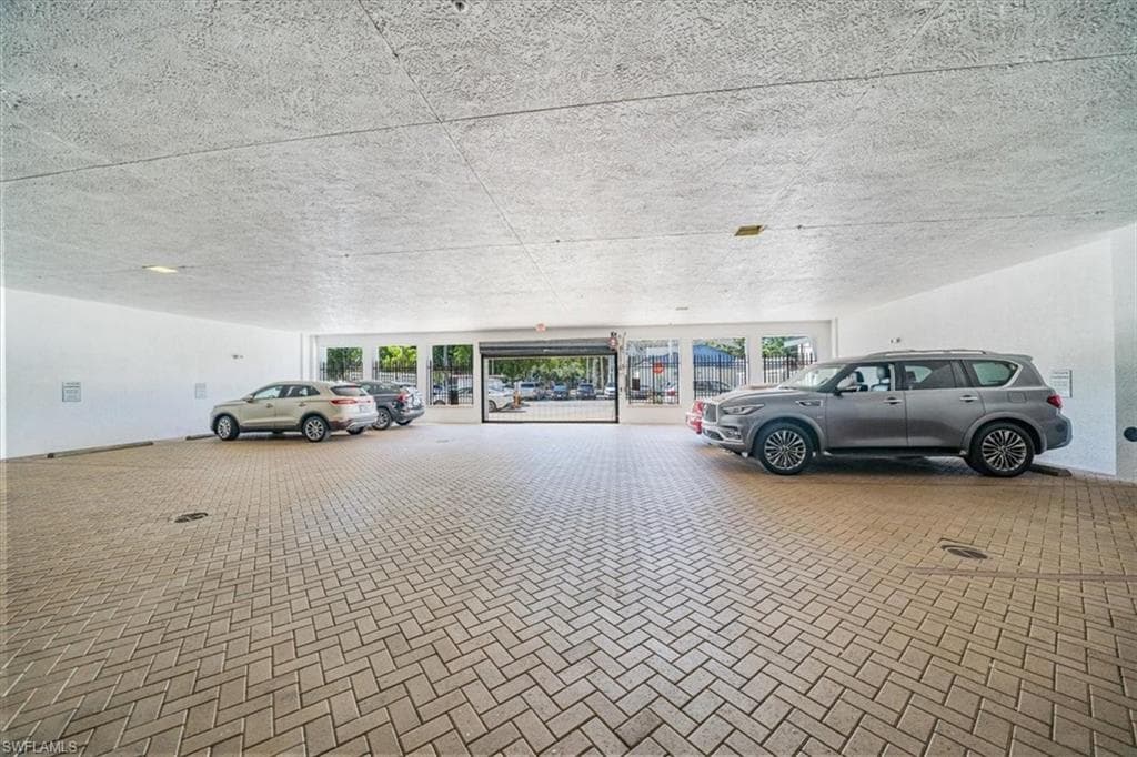780 5th Ave S 305, Naples, FL 34102-27