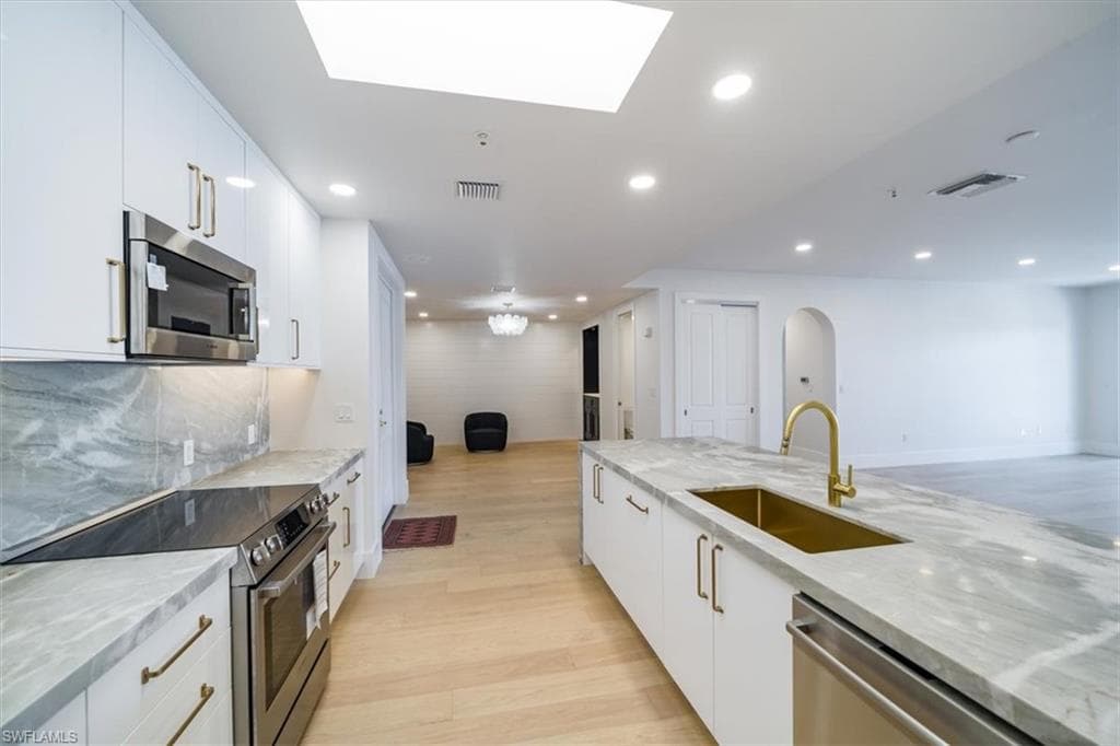 780 5th Ave S 305, Naples, FL 34102-2