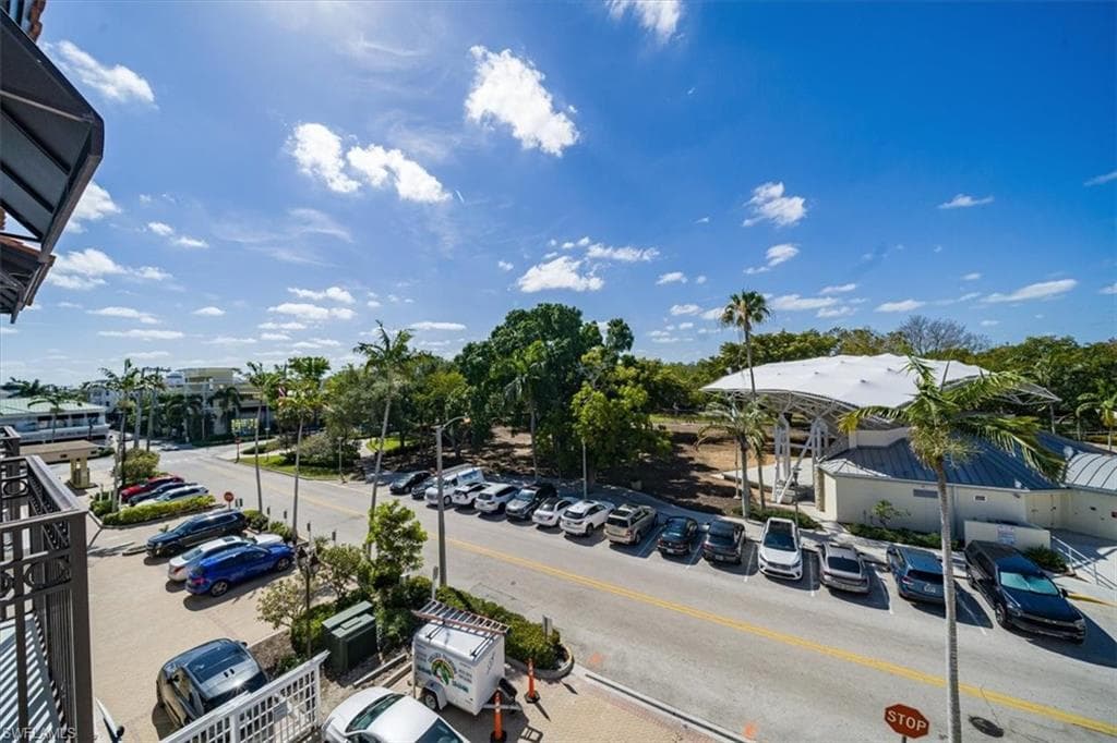 780 5th Ave S 305, Naples, FL 34102-29