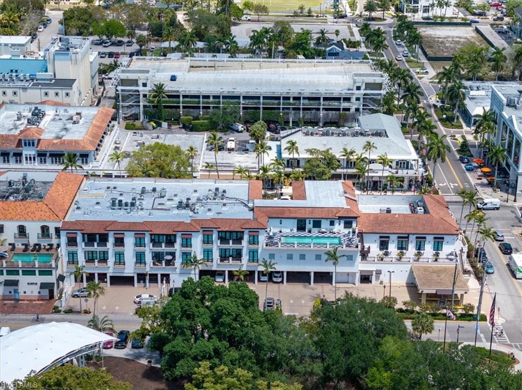 780 5th Ave S 305, Naples, FL 34102-35
