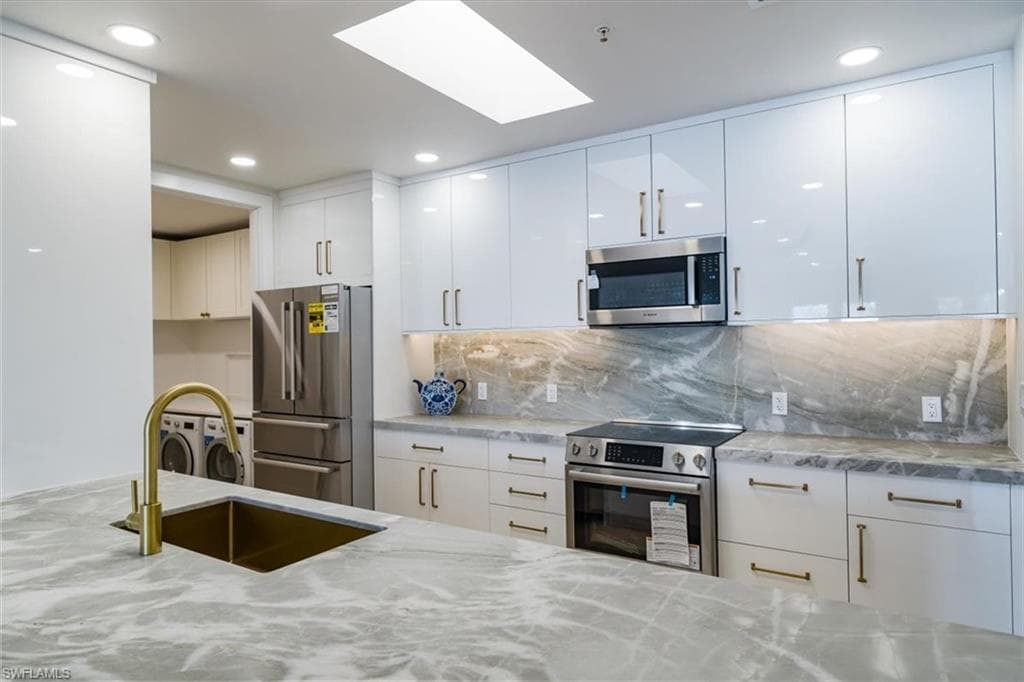 780 5th Ave S 305, Naples, FL 34102-4