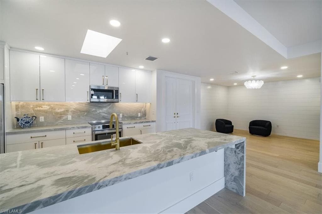 780 5th Ave S 305, Naples, FL 34102-5