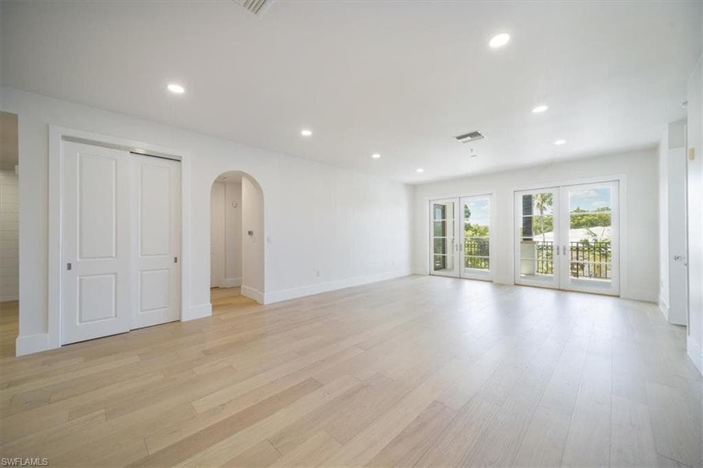 780 5th Ave S 305, Naples, FL 34102-6