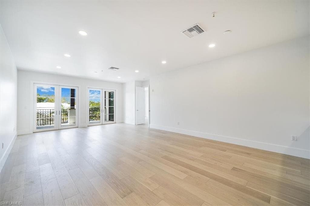 780 5th Ave S 305, Naples, FL 34102-7