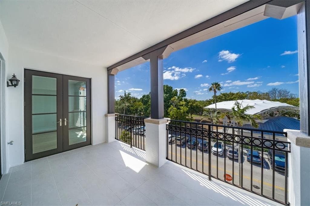 780 5th Ave S 305, Naples, FL 34102-8