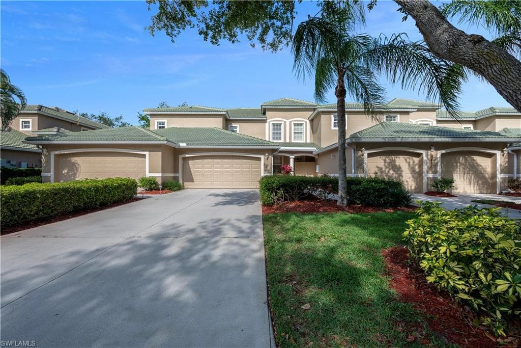 3485 Laurel Greens Ln S 101, Naples, FL 34119-1
