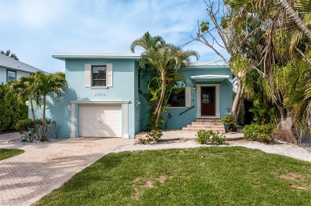 1283 Grand Canal Dr, Naples, FL 34110-2