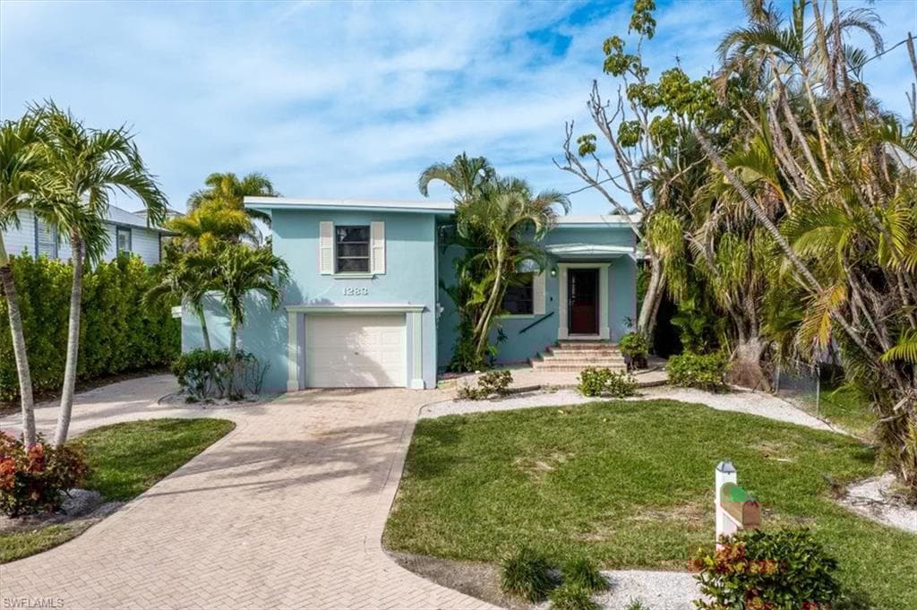 1283 Grand Canal Dr, Naples, FL 34110-3