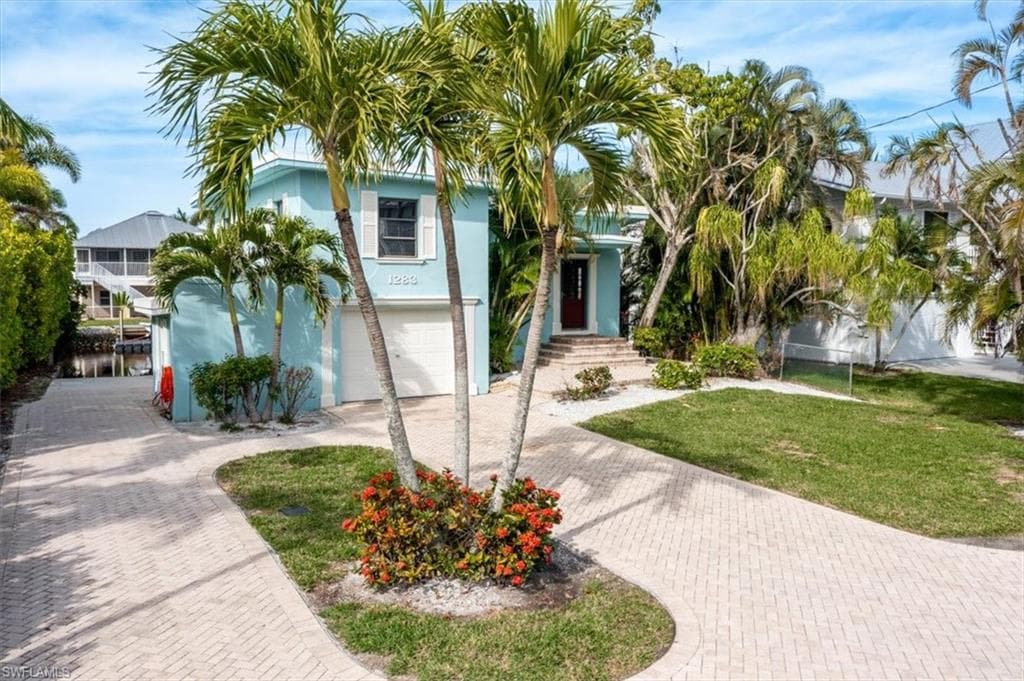 1283 Grand Canal Dr, Naples, FL 34110-4