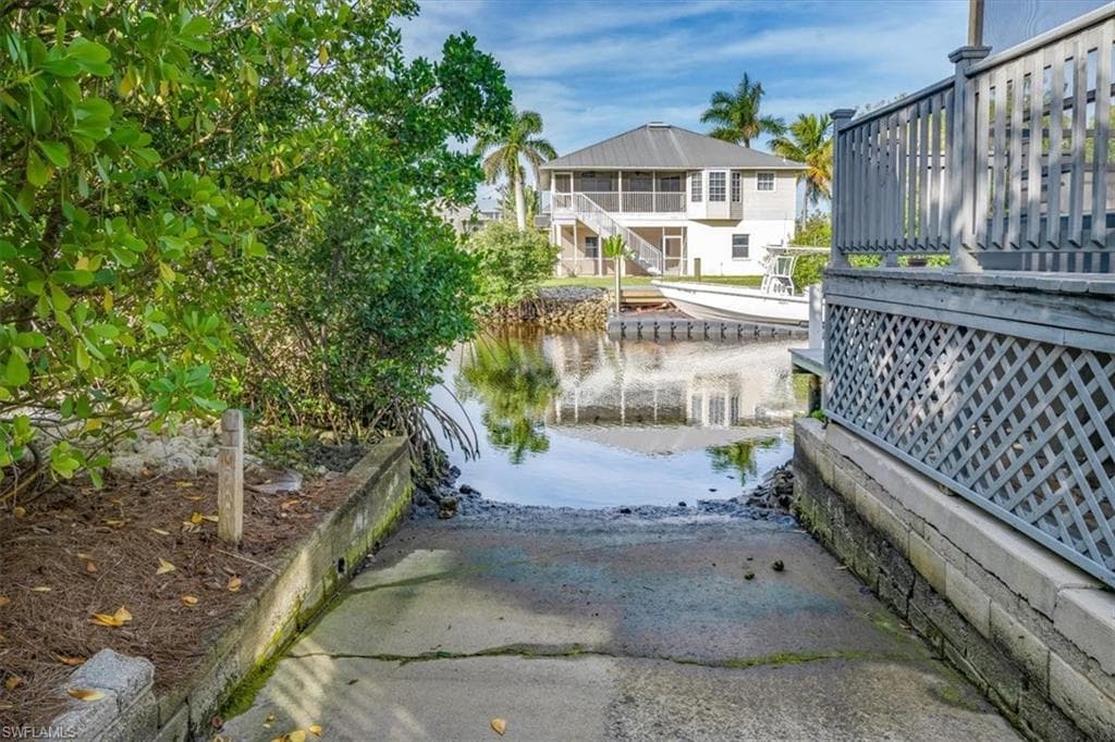 1283 Grand Canal Dr, Naples, FL 34110-5