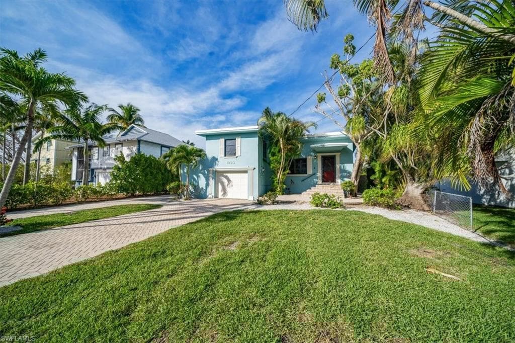 1283 Grand Canal Dr, Naples, FL 34110-6