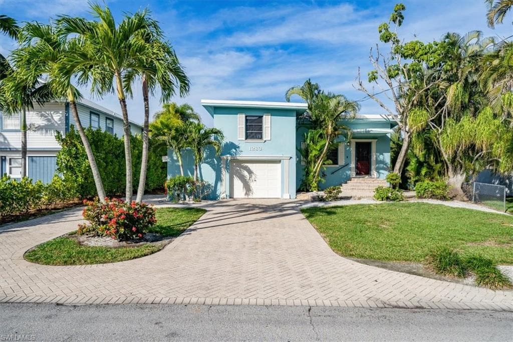 1283 Grand Canal Dr, Naples, FL 34110-7