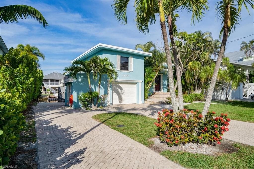 1283 Grand Canal Dr, Naples, FL 34110-8