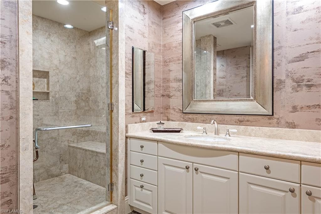 81 Seagate Dr 1101, Naples, FL 34103-14