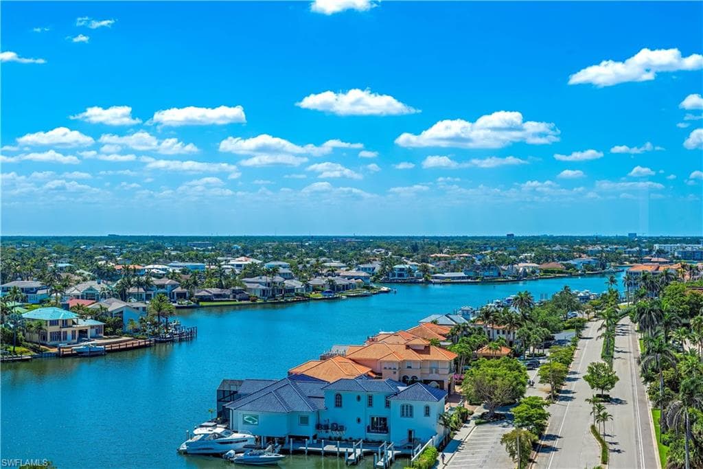 81 Seagate Dr 1101, Naples, FL 34103-16