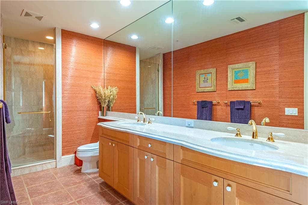 81 Seagate Dr 1101, Naples, FL 34103-18
