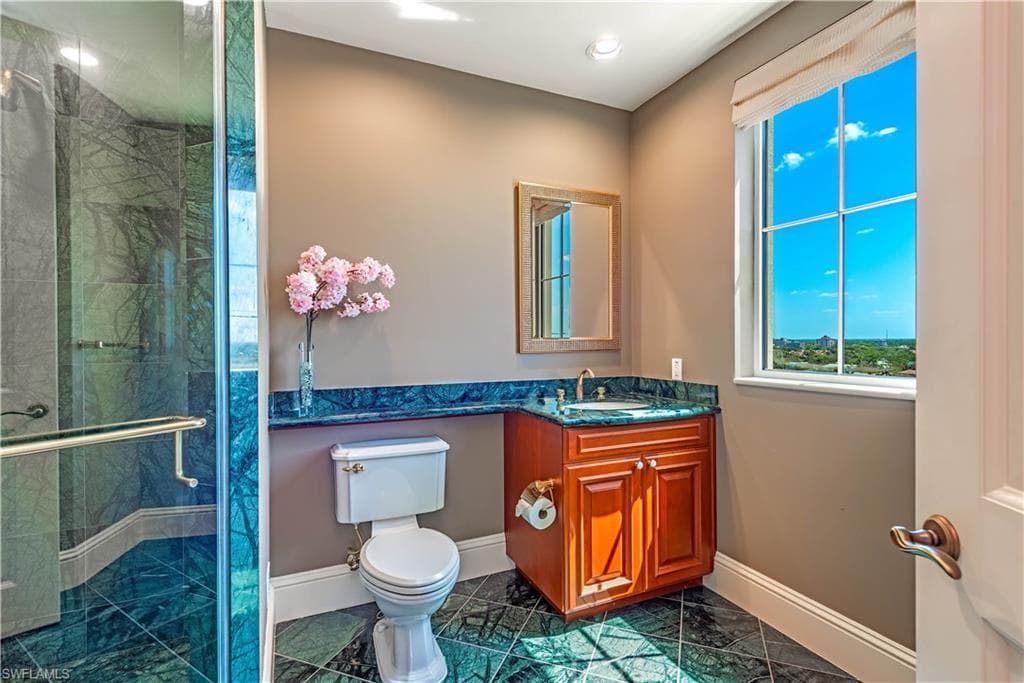 81 Seagate Dr 1101, Naples, FL 34103-20