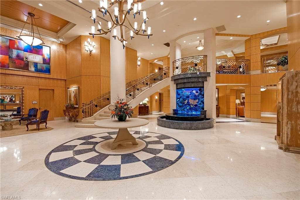 81 Seagate Dr 1101, Naples, FL 34103-21