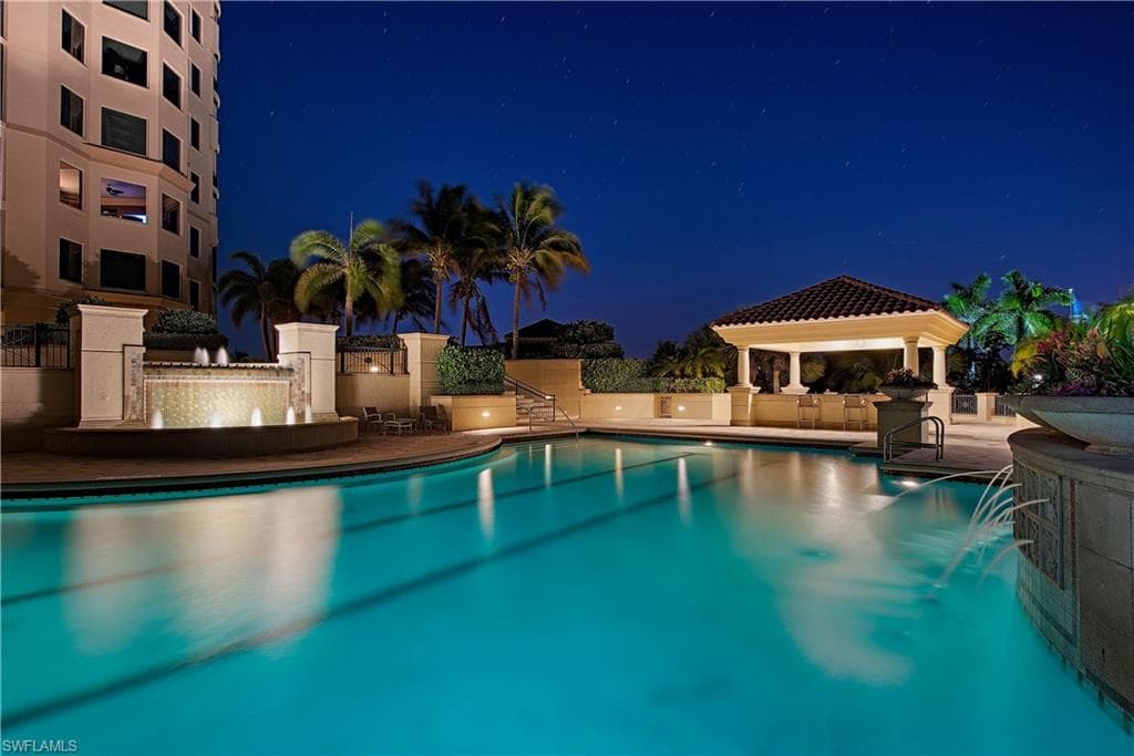 81 Seagate Dr 1101, Naples, FL 34103-22
