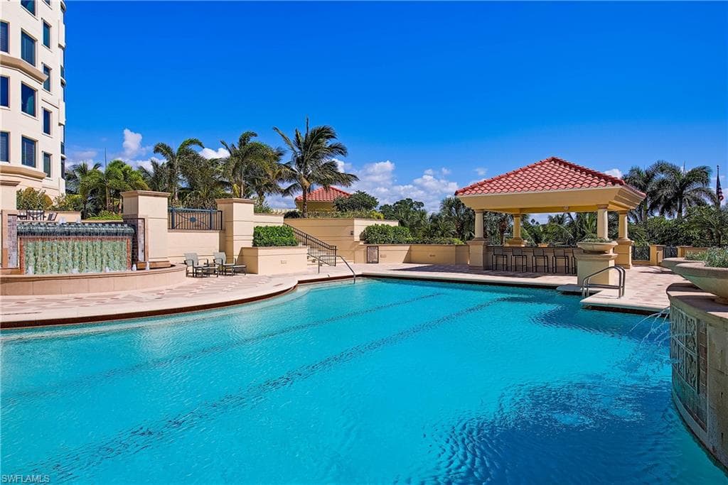 81 Seagate Dr 1101, Naples, FL 34103-23
