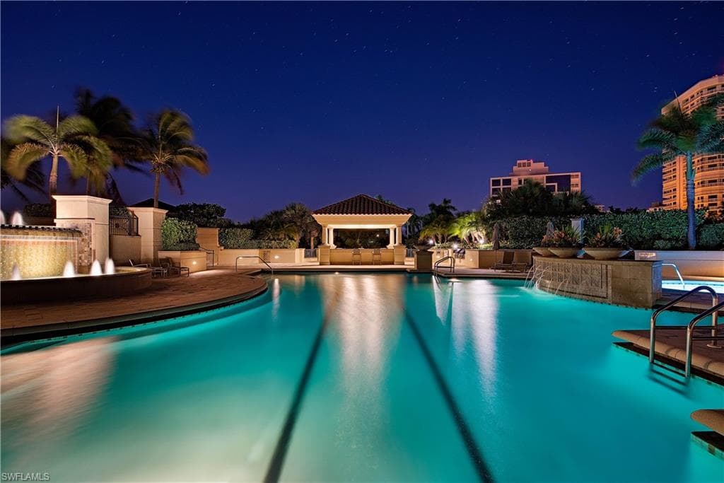 81 Seagate Dr 1101, Naples, FL 34103-24