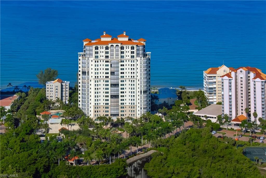 81 Seagate Dr 1101, Naples, FL 34103-25