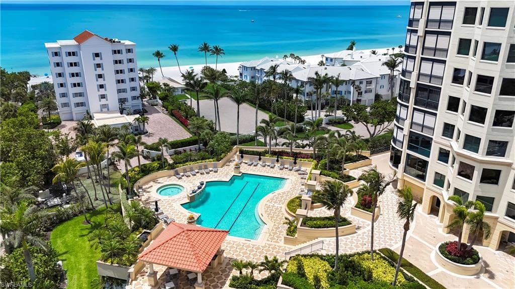 81 Seagate Dr 1101, Naples, FL 34103-26