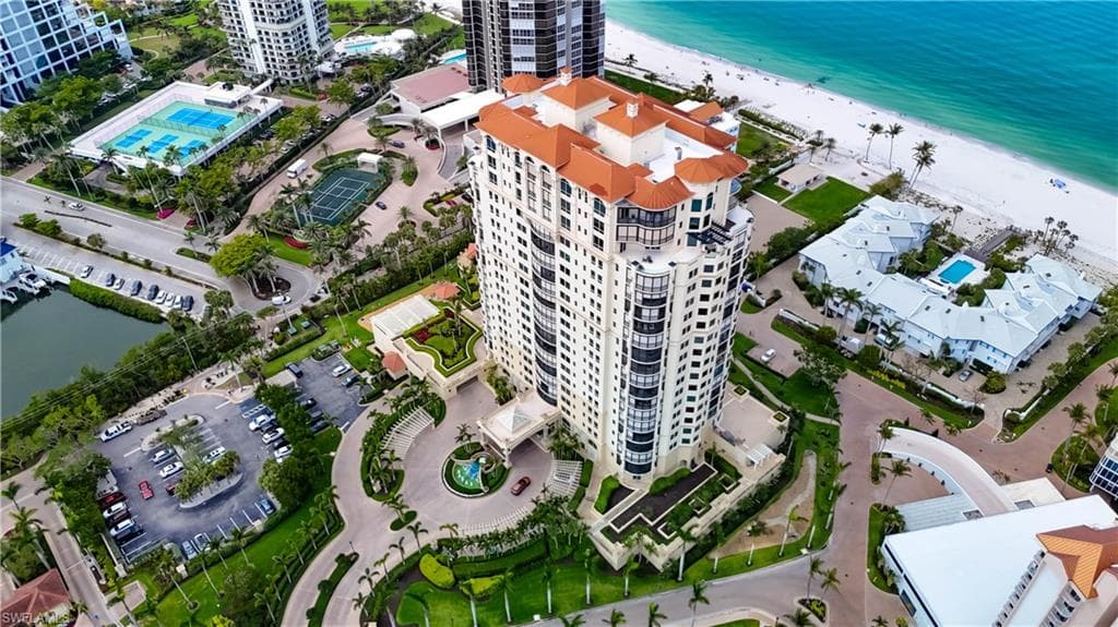 81 Seagate Dr 1101, Naples, FL 34103-28