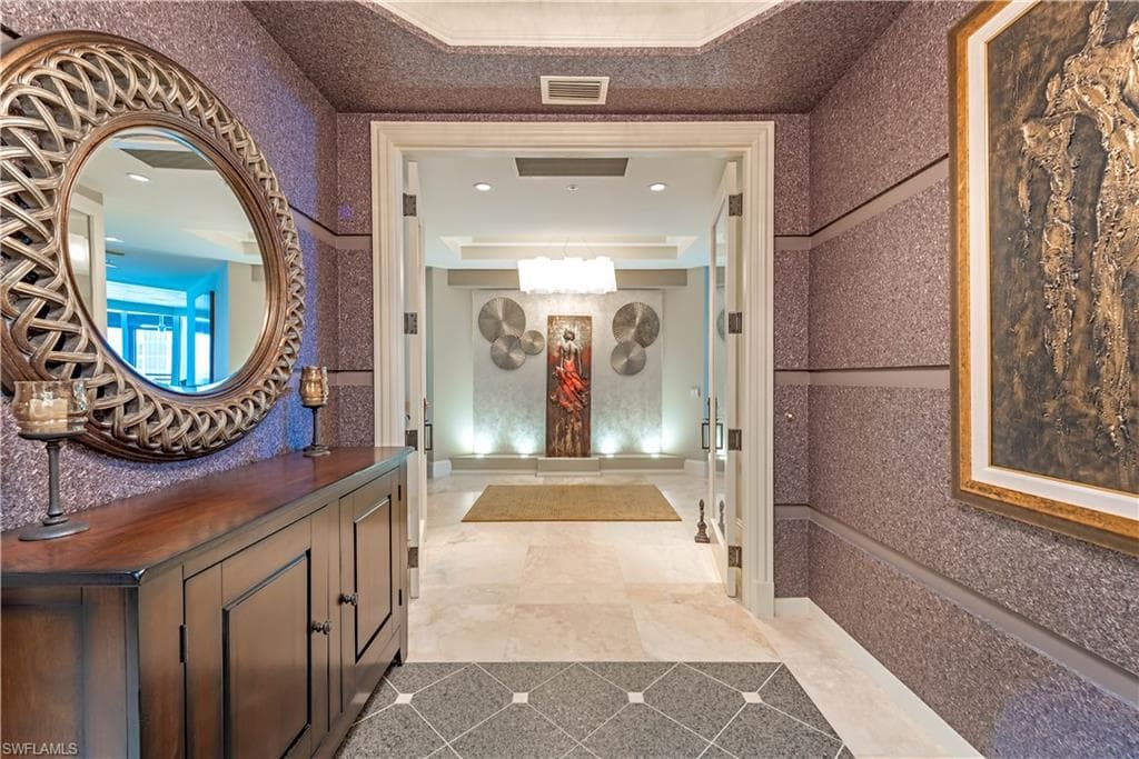 81 Seagate Dr 1101, Naples, FL 34103-3