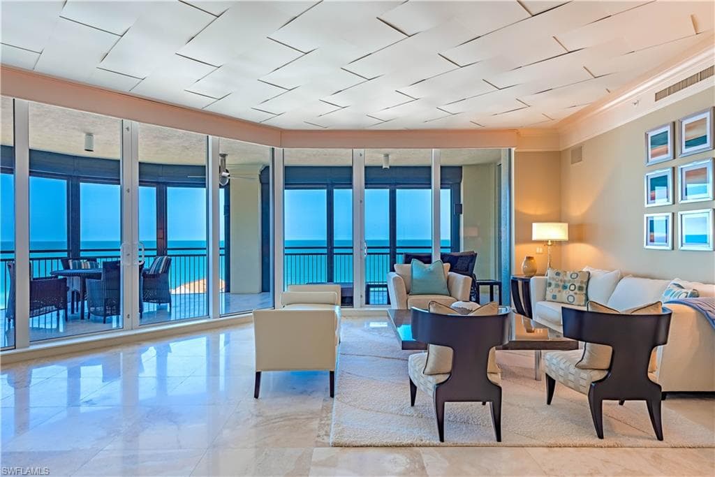 81 Seagate Dr 1101, Naples, FL 34103-4