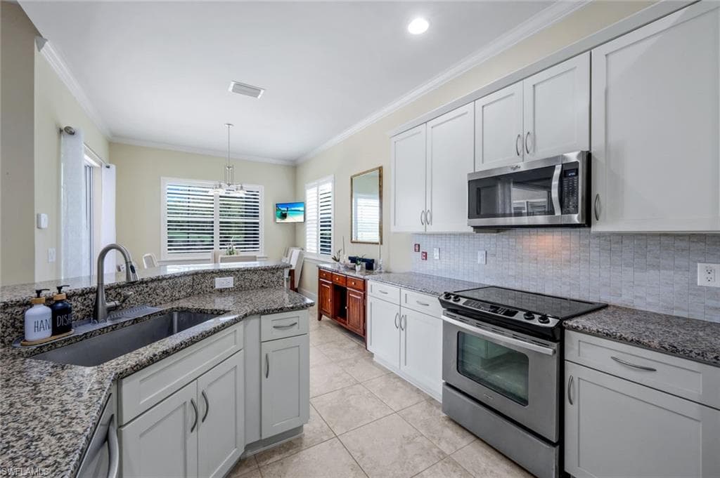 9102 Limestone Ln, Naples, FL 34120-9