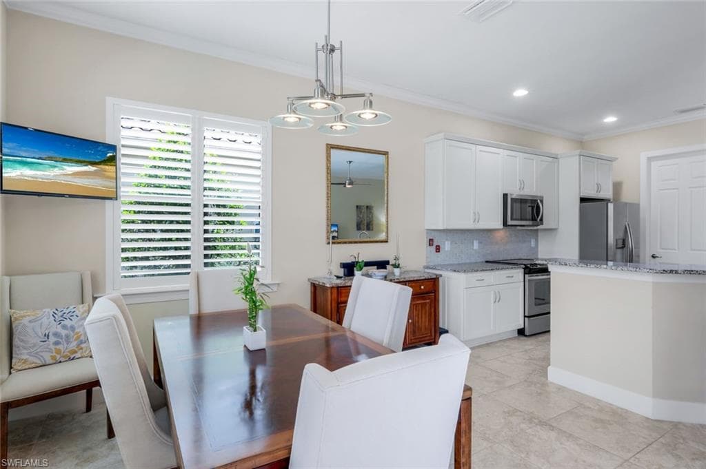 9102 Limestone Ln, Naples, FL 34120-15