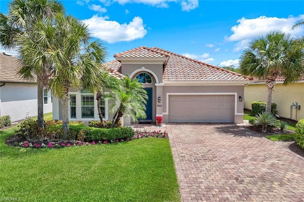 9102 Limestone Ln, Naples, FL 34120-1